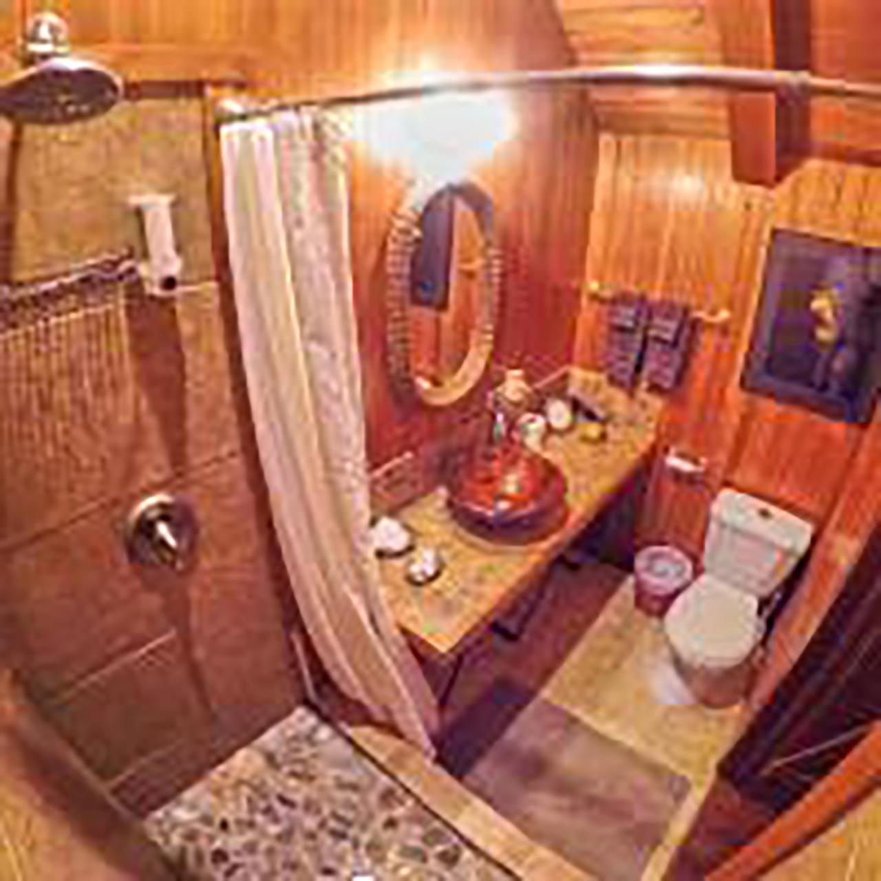 Wedgwood Manor And Glamping Retreat Hotel Crawford Bay Екстериор снимка