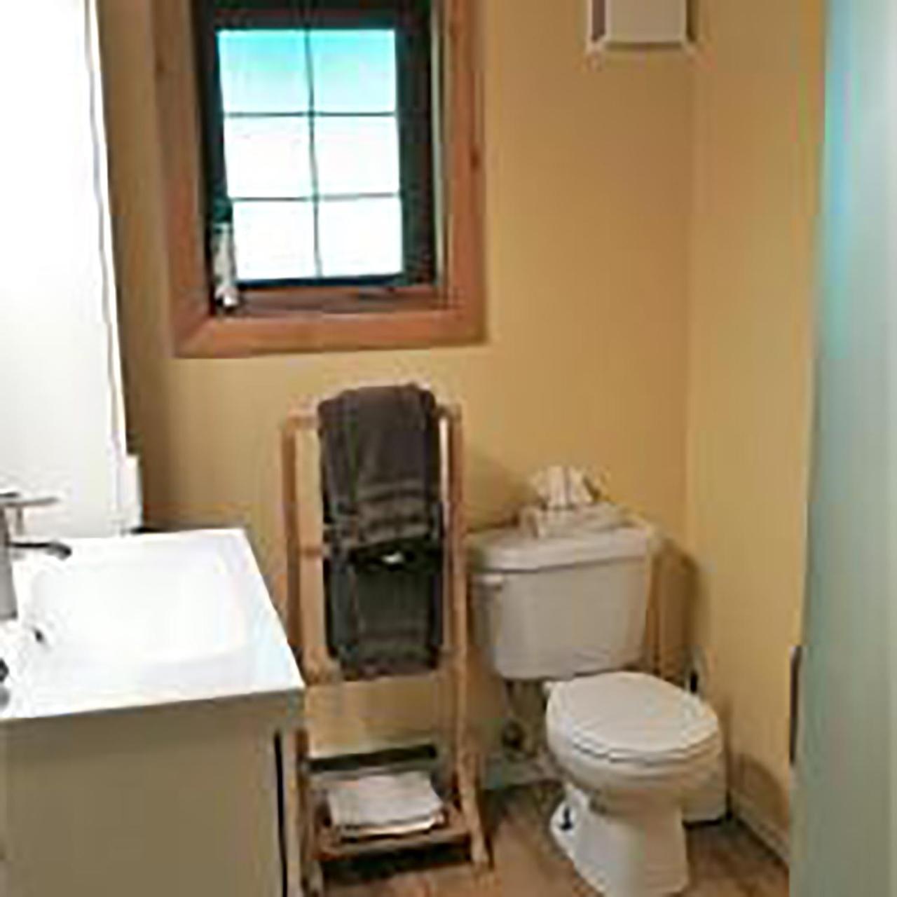 Wedgwood Manor And Glamping Retreat Hotel Crawford Bay Екстериор снимка