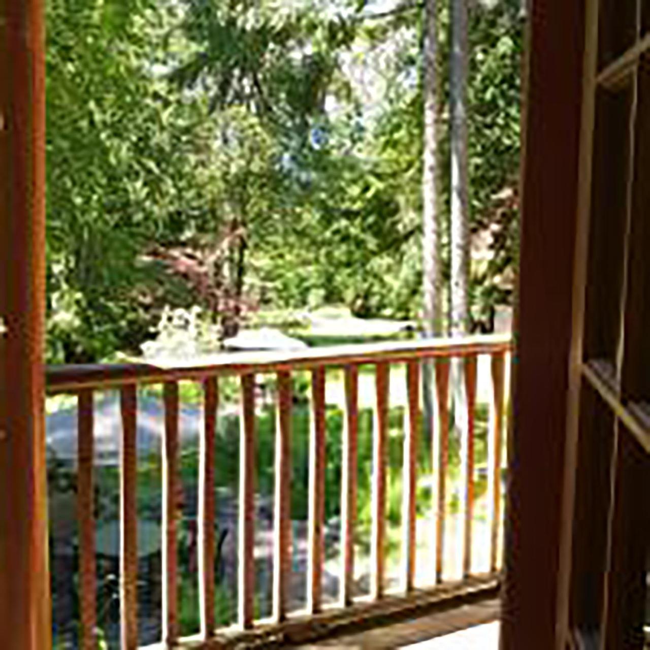 Wedgwood Manor And Glamping Retreat Hotel Crawford Bay Екстериор снимка