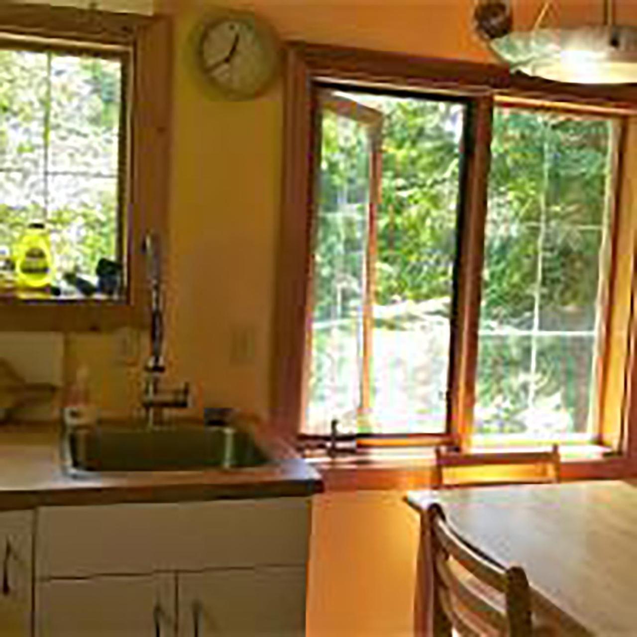 Wedgwood Manor And Glamping Retreat Hotel Crawford Bay Екстериор снимка