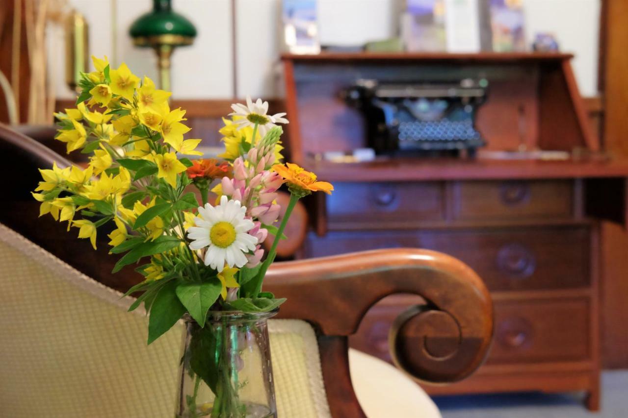Wedgwood Manor And Glamping Retreat Hotel Crawford Bay Екстериор снимка