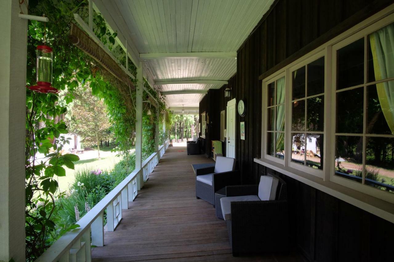 Wedgwood Manor And Glamping Retreat Hotel Crawford Bay Екстериор снимка