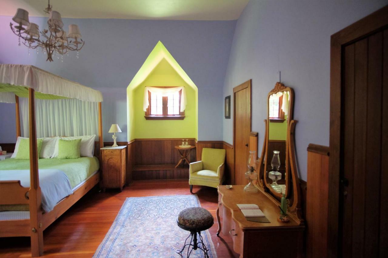Wedgwood Manor And Glamping Retreat Hotel Crawford Bay Екстериор снимка