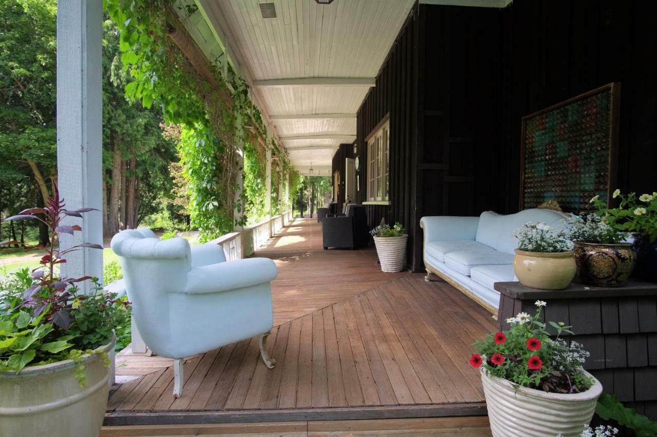 Wedgwood Manor And Glamping Retreat Hotel Crawford Bay Екстериор снимка