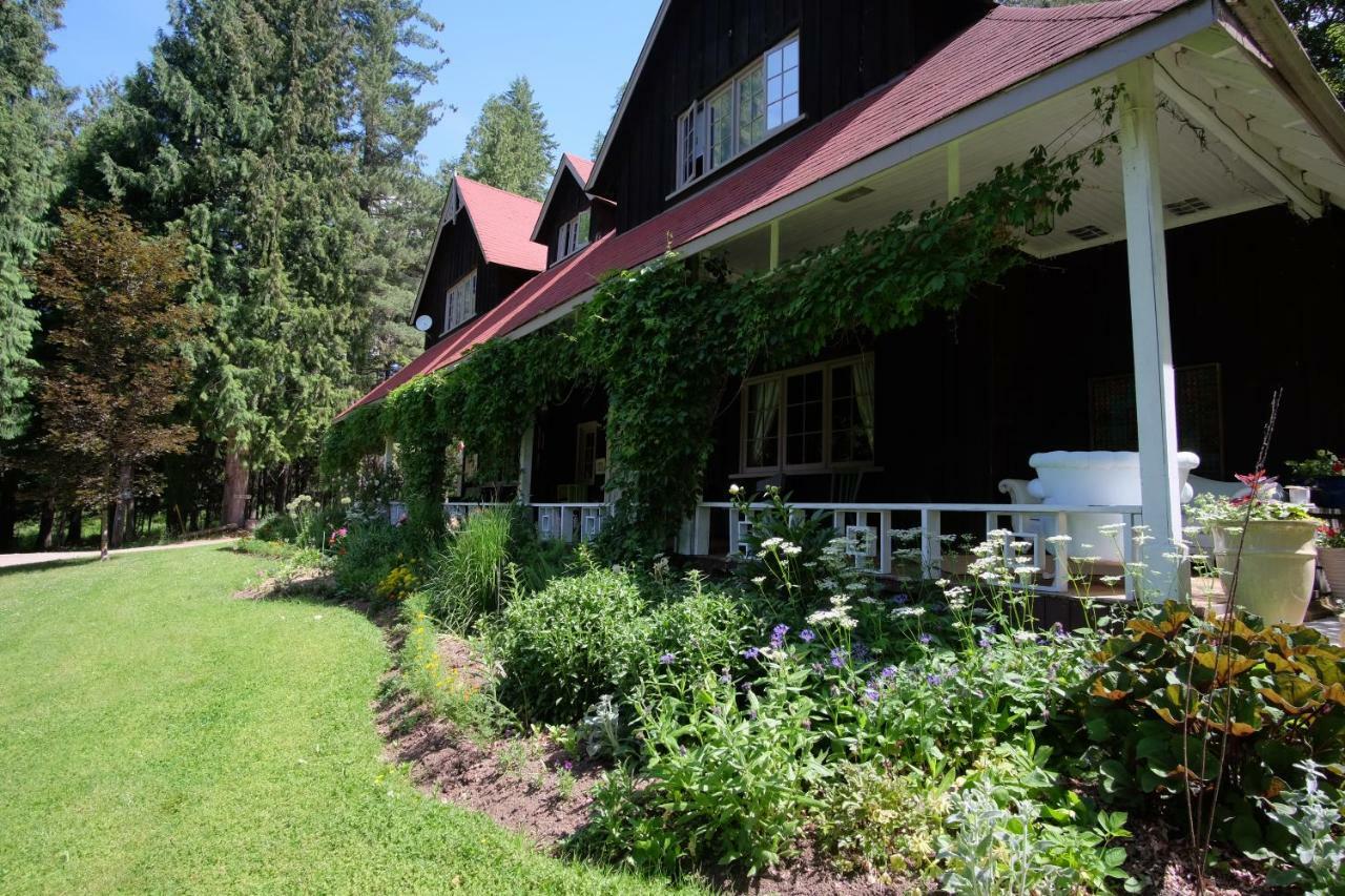 Wedgwood Manor And Glamping Retreat Hotel Crawford Bay Екстериор снимка